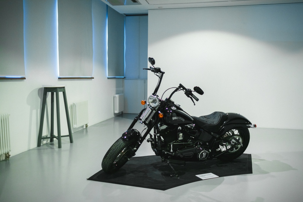 Harley-Davidson с сиденьем из Alcantara.jpg